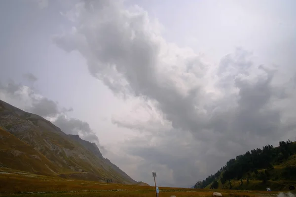 イタリアの山々の背景 — ストック写真