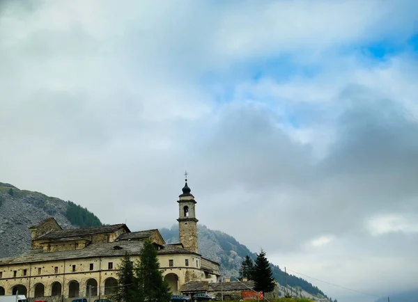 Ιερό του Castelmagno στο Cuneo, στα όρη Πεδεμοντίου — Φωτογραφία Αρχείου