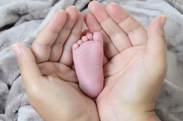 Baby Foot Mother Hand — Stock Photo, Image