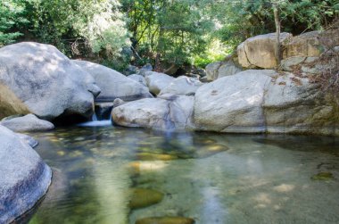 Gölü Kristal su ile