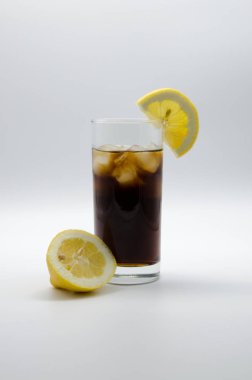 buz ve limon ile soğuk kola