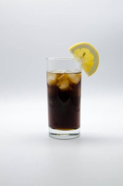 buz ve limon ile soğuk kola