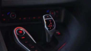 Otomatik vites araba iç SHIFT düğme
