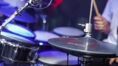 Davulcu el oynamaya Drum yakın çekim