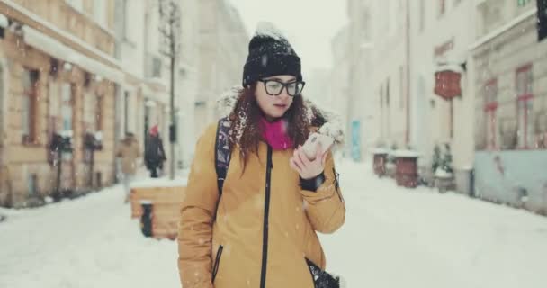Beautiful young woman winning the lottery, success on the stock exchange. On a white snow falling background — Stock Video