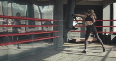 Airpods eğitim kum torbası fitness studio şiddetli gücü kickboks kadında vücut uygun