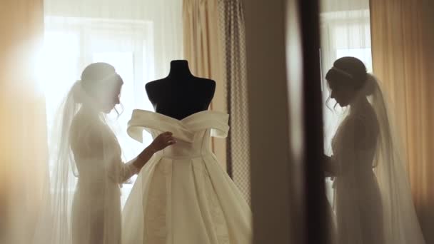 Mañana de bodas. Preparaciones para novias — Vídeo de stock