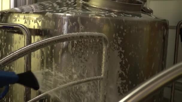 Processo Lavaggio Attrezzature Birreria Acqua Schiuma Attrezzature Produzione Mosto — Video Stock