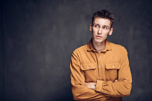 Thoughtful young caucasian man on dark background — Stock Photo, Image