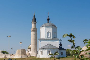 Beyaz Tapınak Müzesi'ndeki bina. Cami ve kilise.