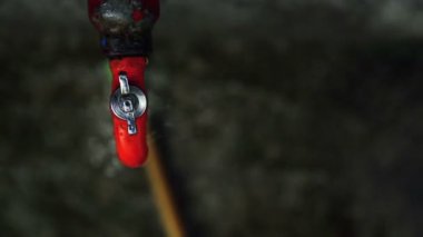 Hindistan'da açık musluk damlama