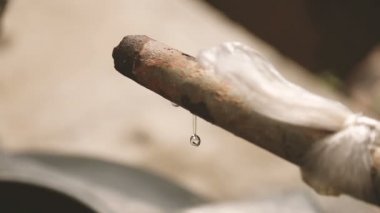 Eski su boru sızıntı suyu 