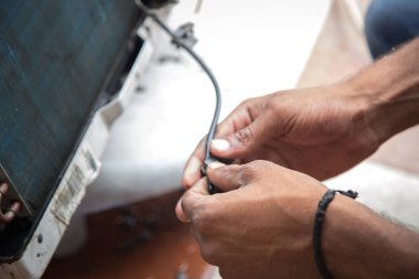 profesyonel bir elektrikçi pencere klima temizlik