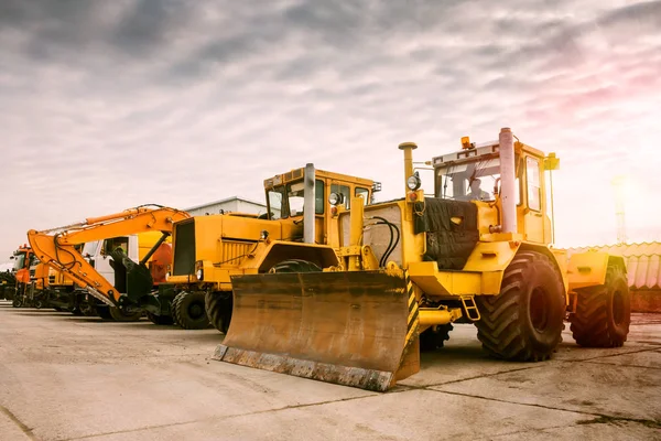 Two Heavy Wheeled Tractor One Excavator Other Construction Machinery Morning — Stock Photo, Image