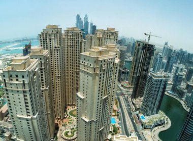 Dubai, Birleşik Arap Emirlikleri - 25 Haziran 2018: Dubai Yat Limanı gökdelenler görünüm
