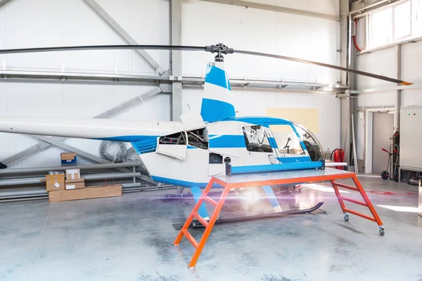 Pequeno Helicóptero Hangar — Fotografia de Stock