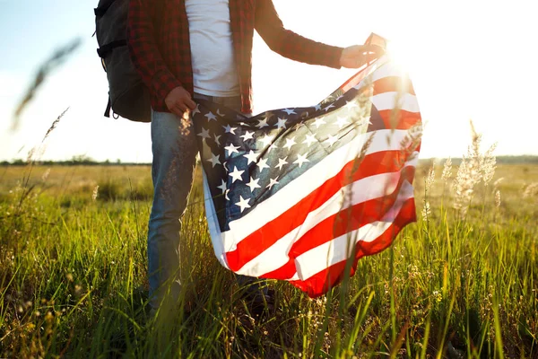 Luglio Bandiera Americana Vacanza Patriottica Viaggiatore Con Bandiera Dell America — Foto Stock