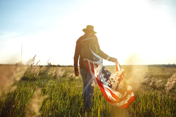 Juli Amerikanska Flag Patriotic Semester Resenär Med Flaggan Amerika Mannen — Stockfoto