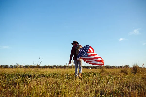 Julho American Flag Férias Patrióticas Viajante Com Bandeira América Homem — Fotografia de Stock