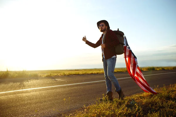 Lipca Amerykański Flag Patriotic Wakacje Podróżnik Flagą Ameryki Mężczyzna Sobie — Zdjęcie stockowe