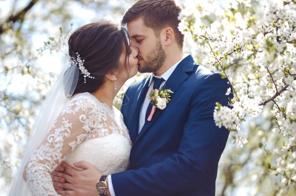 Young Beautiful Bride Groom Enjoy Each Other Wedding Couple Enjoying — Stock Photo, Image