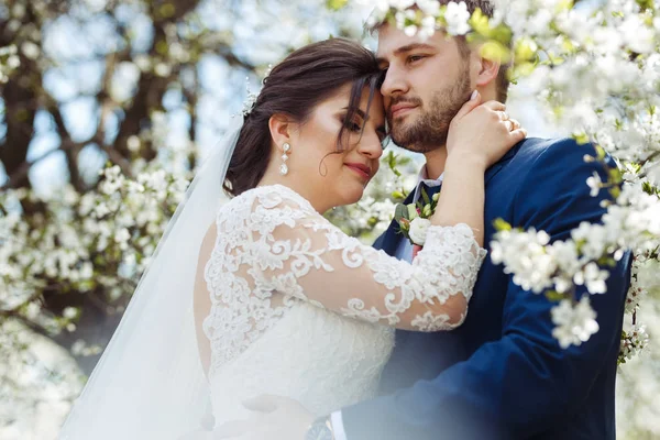 Jonge Mooie Bruid Bruidegom Geniet Van Elkaar Bruidspaar Genieten Van — Stockfoto