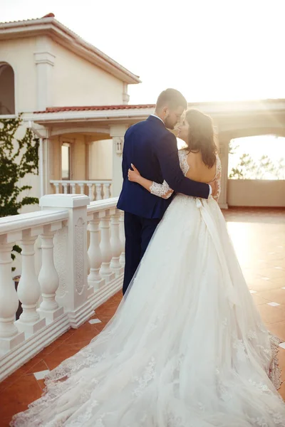 Bela Noiva Noivo Divirtam Feliz Casal Jovem Romântico Comemorando Seu — Fotografia de Stock