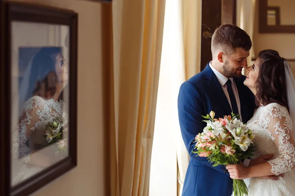 Beautiful Bride Groom Enjoy Each Other Nice Hall Hotel Happy — Stock Photo, Image