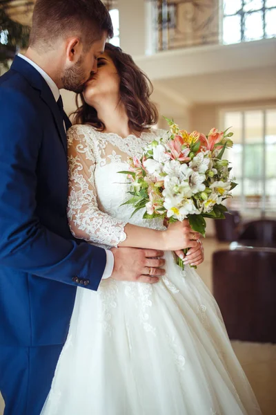 Beautiful Bride Groom Enjoy Each Other Nice Hall Hotel Happy — Stock Photo, Image