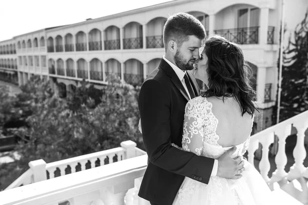 Noiva Bonita Noivo Divirta Fundo Oceano Feliz Casal Jovem Romântico — Fotografia de Stock