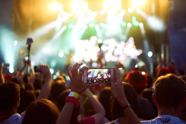 Use advanced mobile recording, fun concerts and beautiful lighting, Candid image of crowd at rock concert, Close up of recording video with smartphone, Enjoy the use of mobile photography