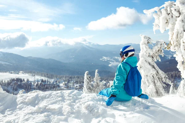 Beautiful Girl Winter Clothes Blue Helmet Green Jacket Having Great — Stock Photo, Image