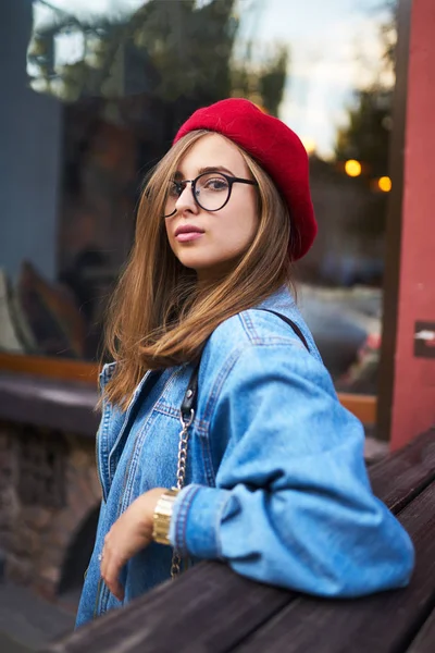 Verão Ensolarado Estilo Vida Retrato Moda Jovem Elegante Hipster Mulher — Fotografia de Stock