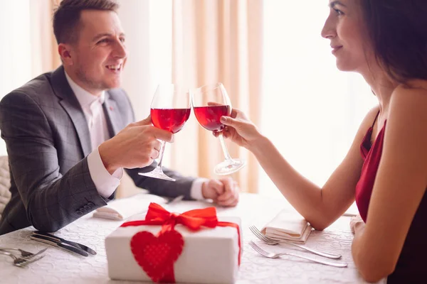 Aftelkalender Voor Valentijnsdag Concept Gelukkige Paar Verliefd Een Jonge Verliefde — Stockfoto