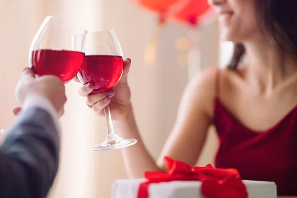 Valentinstag Konzept Glücklich Verliebtes Paar Ein Junges Liebespaar Das Restaurant — Stockfoto