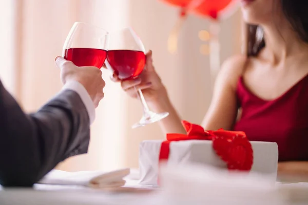 Valentinstag Konzept Glücklich Verliebtes Paar Ein Junges Liebespaar Das Restaurant — Stockfoto