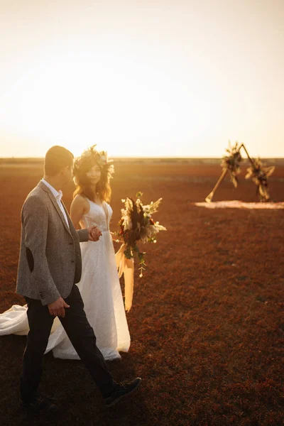 Young Beautiful Bride Groom Enjoy Each Other Wedding Day Boho — Stock Photo, Image