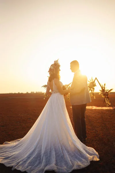 Young Beautiful Bride Groom Enjoy Each Other Wedding Day Boho — Stock Photo, Image