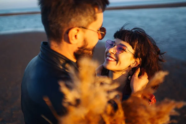 Aproveitar Tempo Juntos Casal Elegante Amoroso Desfrutando Uns Aos Outros — Fotografia de Stock