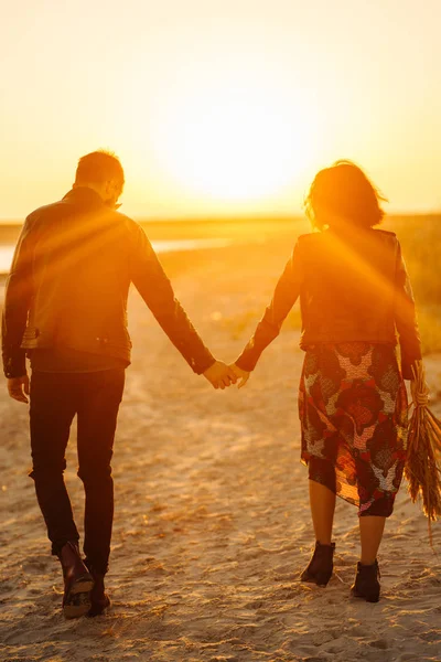 Aproveitar Tempo Juntos Casal Elegante Amoroso Desfrutando Uns Aos Outros — Fotografia de Stock