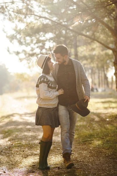 Lovely Hipster Couple Looking Each Other Couple Wearing Beautiful Hats — Stock Photo, Image