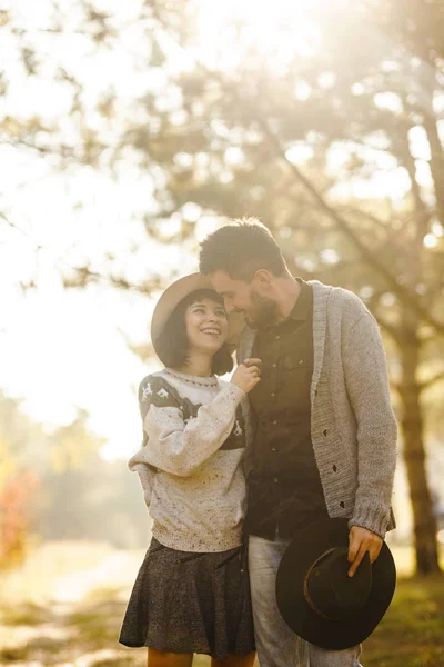 Lovely Hipster Couple Looking Each Other Couple Wearing Beautiful Hats — Stock Photo, Image