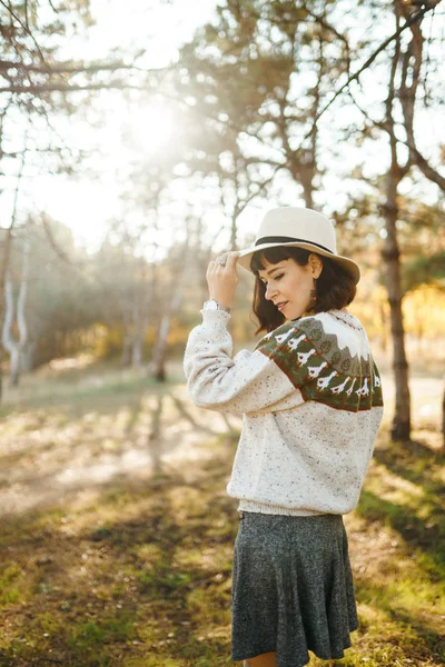 Lovely Girl Beautiful Smile Sunset Forest Girl Dressed Hat Light — Stock Photo, Image