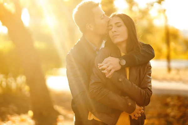 Lovely Beautiful Couple Enjoying Each Other Beautiful Autumn Day Lifestyle — Stock Photo, Image