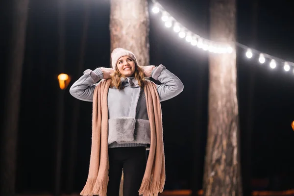 Beautiful Young Woman Winter Time Happy Winter Time Forest Girl — Stock Photo, Image