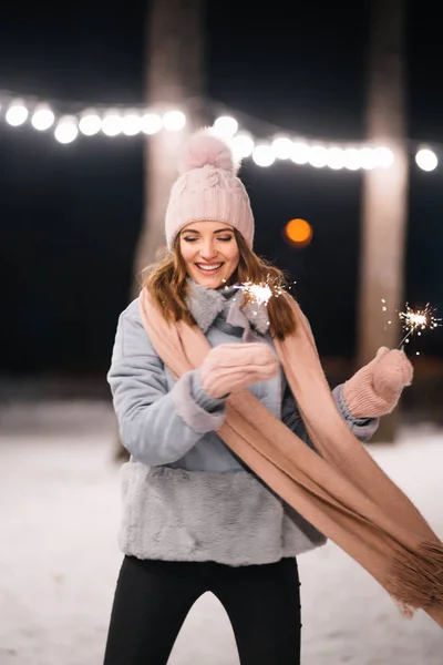 Beautiful Girl Sparklers Hands Happy Winter Time Forest Girl Dressed — Stock Photo, Image