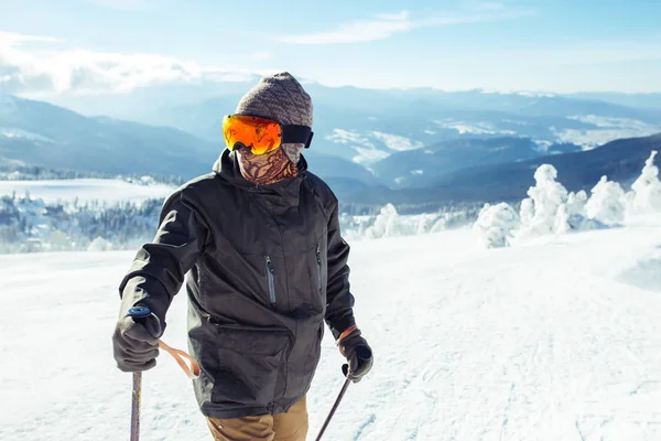 Nice Young Man Skiing Mountains Skiing Snowy Mountains Winter Coming — Stock Photo, Image