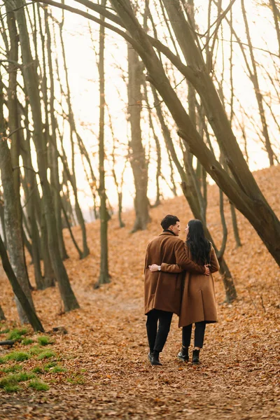 Stylish Young Couple Outdoors Beautiful Autumn Day Forest Young Couple — Stock Photo, Image