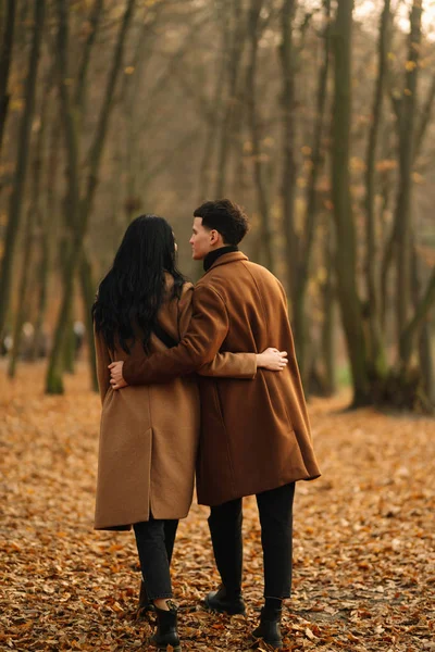 Stylish Young Couple Outdoors Beautiful Autumn Day Forest Young Couple — Stock Photo, Image