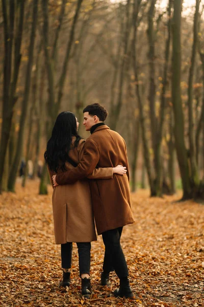 Stylish Young Couple Outdoors Beautiful Autumn Day Forest Young Couple — Stock Photo, Image